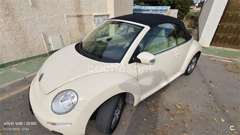 Usado VW New Beetle Cabriolet 102 CV (75 kW) 2004 Beige Descapotable