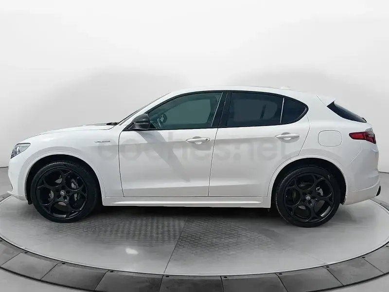 Usado Alfa Romeo Stelvio Veloce 280 CV (205 kW) 2022 Negro SUV