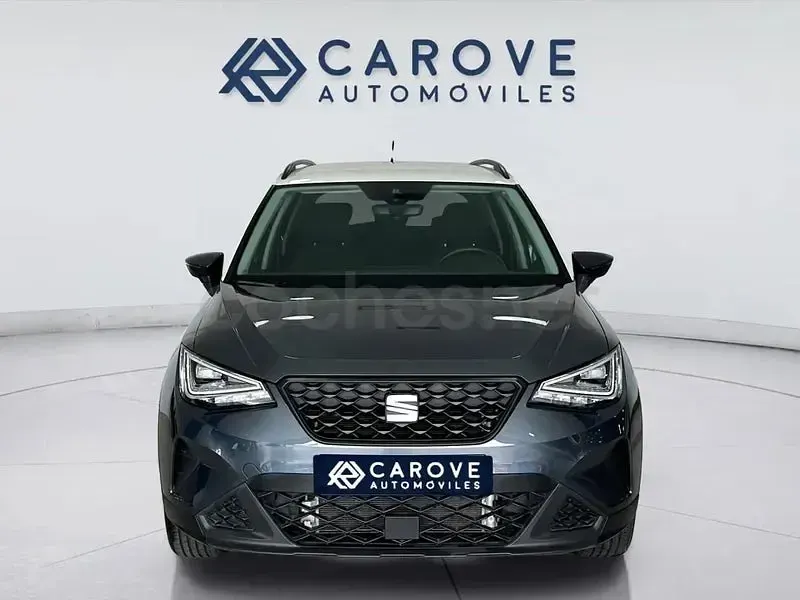 Usado Seat Arona Style 110 CV (80 kW) 2023 Gris / plata SUV