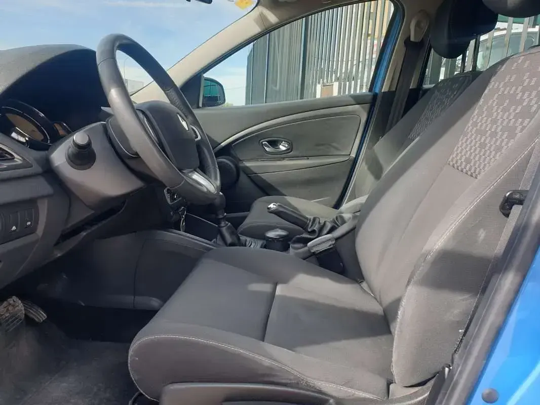 Usado Renault Mégane Dynamique 110 CV (80 kW) 2012 Azul Utilitario