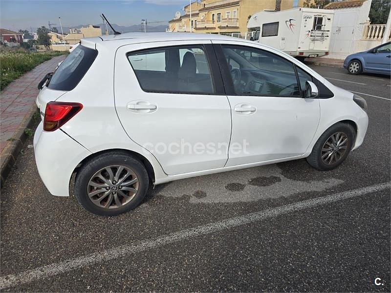 Usado Toyota Yaris Active 99 CV (72 kW) 2016 Blanco Berlina
