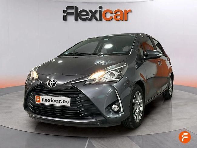 Usado Toyota Yaris Active 111 CV (81 kW) 2017 Gris / plata Berlina