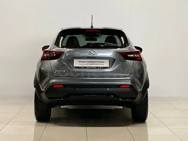 Usado Nissan Juke Acenta 114 CV (83 kW) 2021 Gris / plata SUV