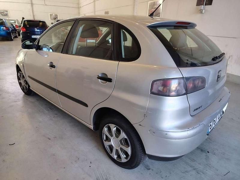 Usado Seat Ibiza Reference 64 CV (47 kW) 2004 Gris Utilitario