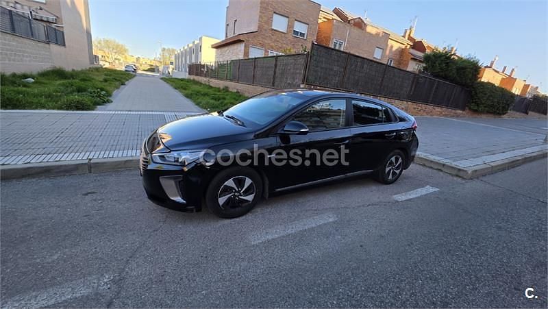 Usado Hyundai Ioniq 141 CV (103 kW) 2018 Negro Utilitario