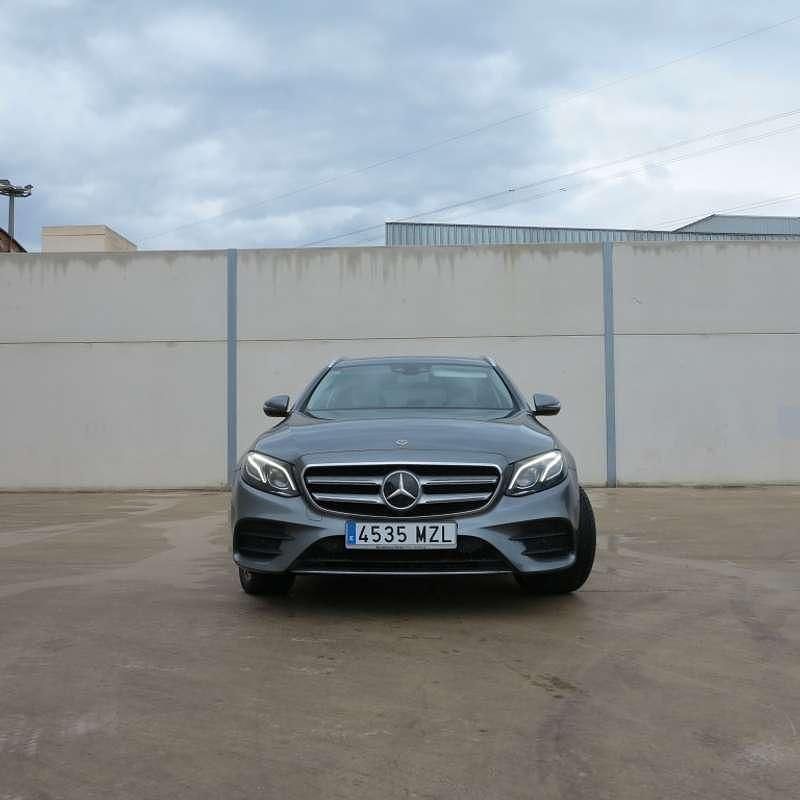 Usado Mercedes E400 333 CV (244 kW) 2018 Gris Coupe