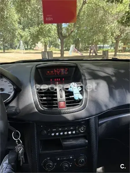 Usado Peugeot 207 70 CV (51 kW) 2011 Negro Berlina