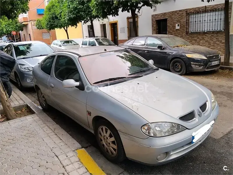 Usado Renault Mégane Coupé Sportway 105 CV (77 kW) 2001 Gris / plata Coupe