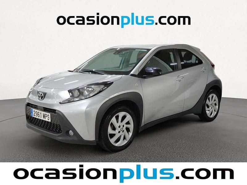 Gris Usado 2024 Toyota Aygo X Play SUV | 13.273 € (Precio justo) - Imagen 1/4