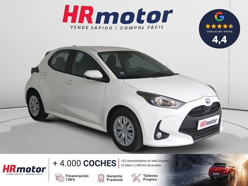 Usado Toyota Yaris Hybrid Business Edition 116 CV (85 kW) 2022 Blanco Berlina
