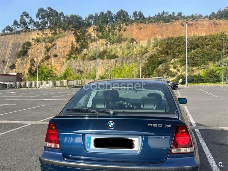 Usado BMW 320 150 CV (110 kW) 2004 Azul Berlina