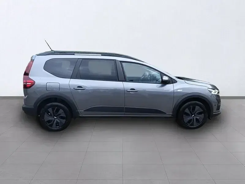 Käytetty Dacia Jogger Expression 110 HP (80 kW) 2025 Harmaa Tila-auto