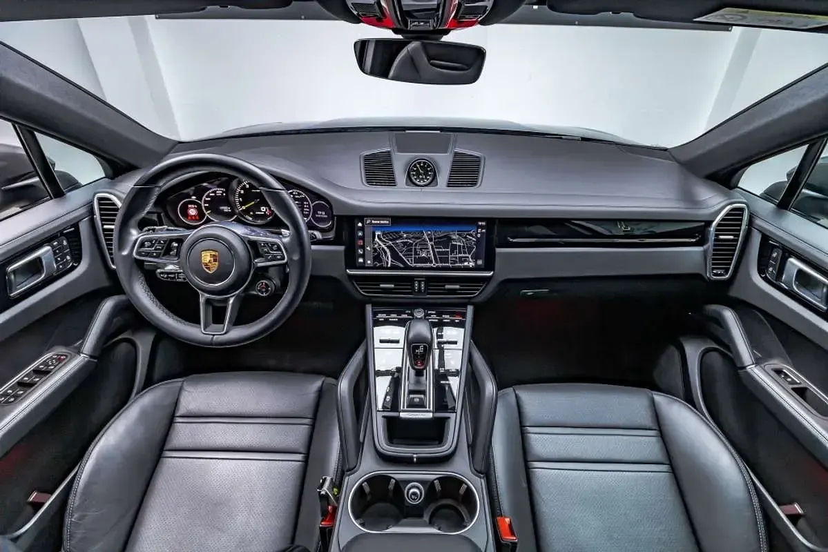Usado Porsche Cayenne E-Hybrid 462 CV (339 kW) 2021 Gris SUV