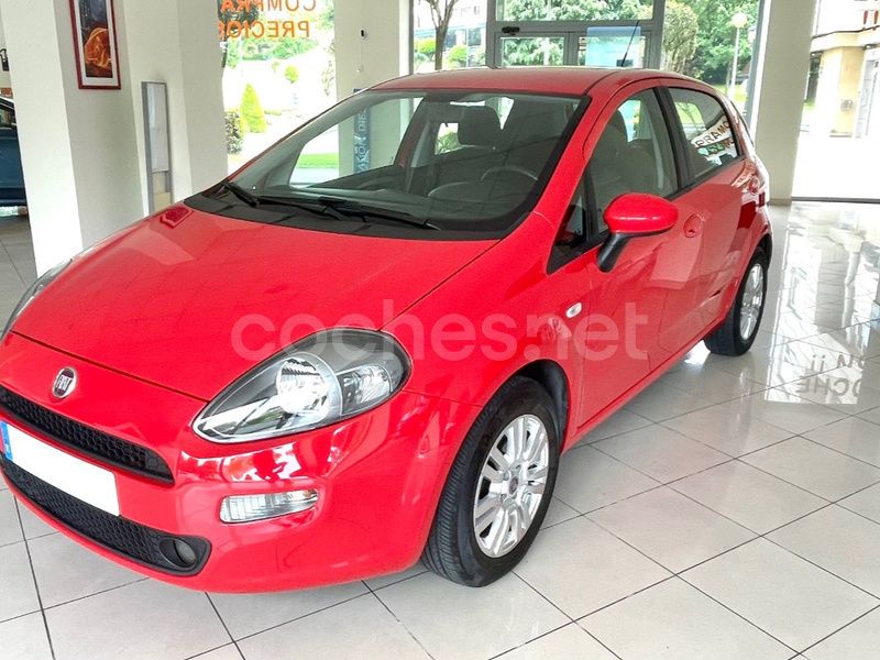 Rojo Usado 2014 Fiat Punto Young Utilitario | 6900 € (Precio justo) - Imagen 1/4