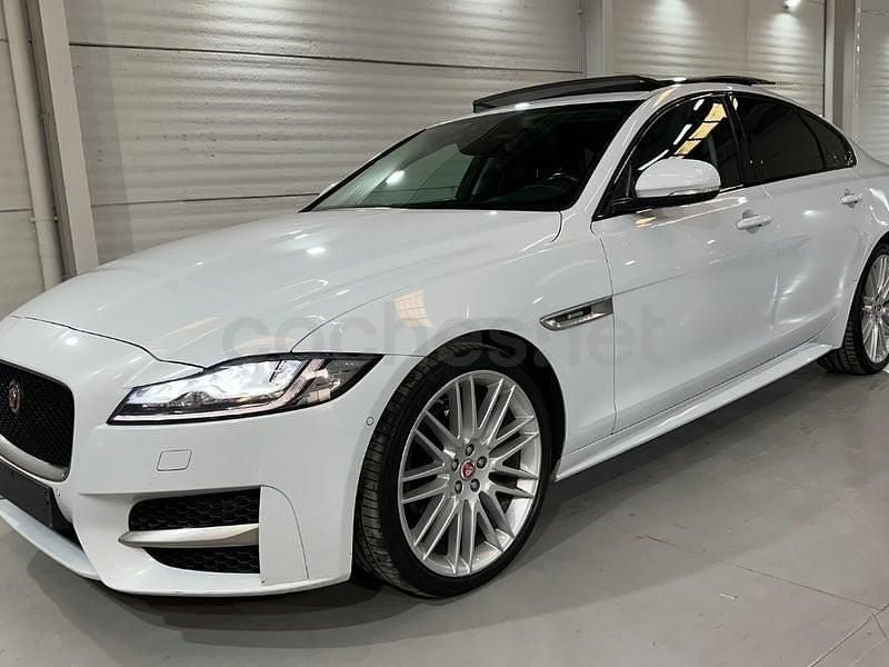 Usado Jaguar XF R-Sport 300 CV (220 kW) 2016 Blanco Berlina