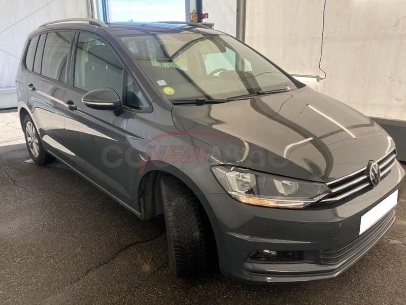 Usado VW Touran Advance 122 CV (89 kW) 2021 Gris / plata Monovolumen