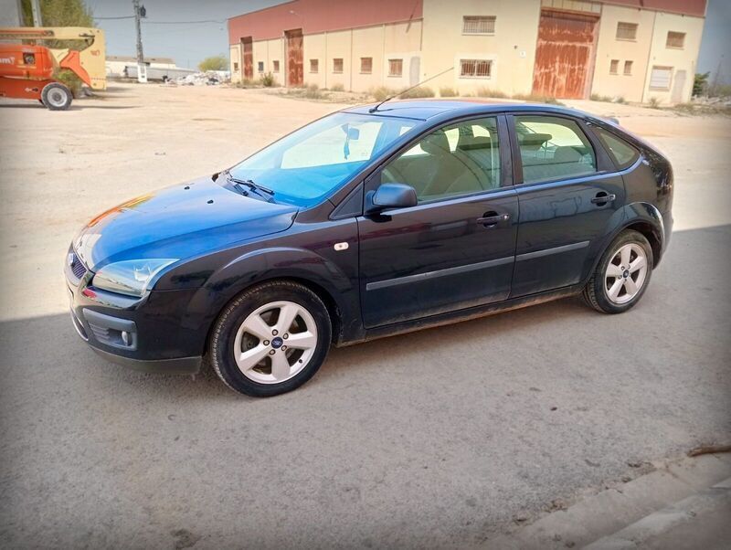 Negro Usado 2005 Ford Focus Ghia | 2600 € (Precio justo) - Imagen 1/4