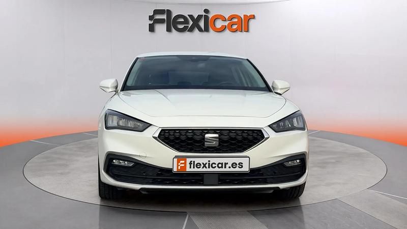 Usado Seat Leon Style 116 CV (85 kW) 2021 Blanco Berlina