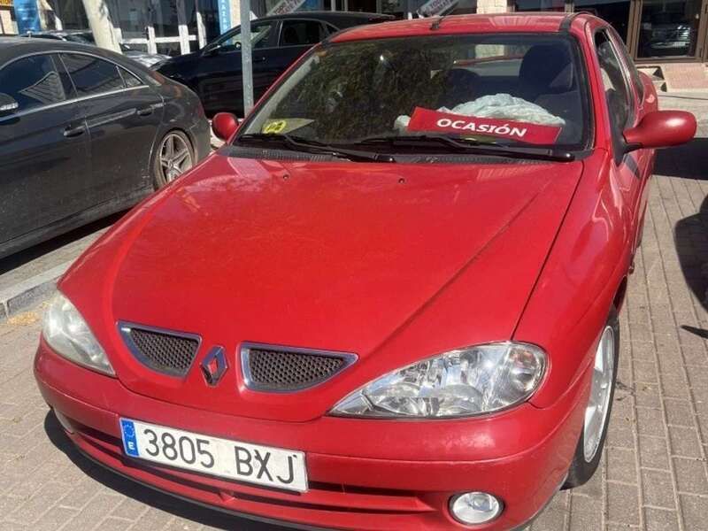 Rojo Usado 2002 Renault Mégane II Dynamique Utilitario | 2700 € (Precio justo) - Imagen 1/4