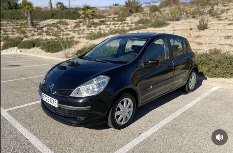 Negro Usado 2006 Renault Clio II Dynamique Utilitario | 3850 € - Imagen 1/4