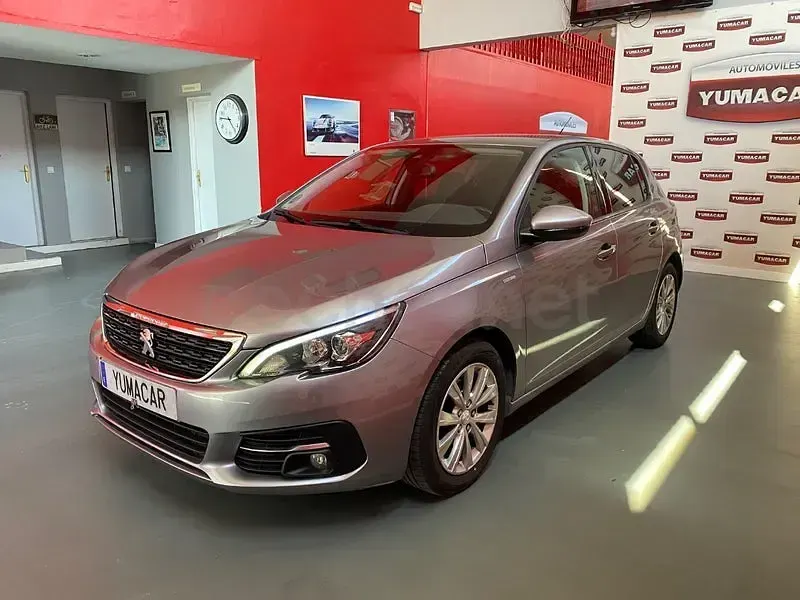 Usado Peugeot 308 Style 130 CV (95 kW) 2019 Gris / plata Berlina