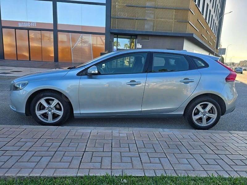 Usado Volvo V40 Momentum 115 CV (84 kW) 2015 Gris / plata Berlina