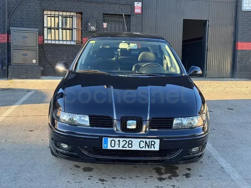 Usado Seat Leon Sport 105 CV (77 kW) 2003 Negro Utilitario