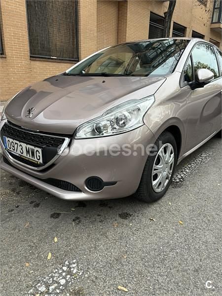 Beige Usado 2014 Peugeot 208 Access Utilitario | 5300 € (Super precio) - Imagen 1/4
