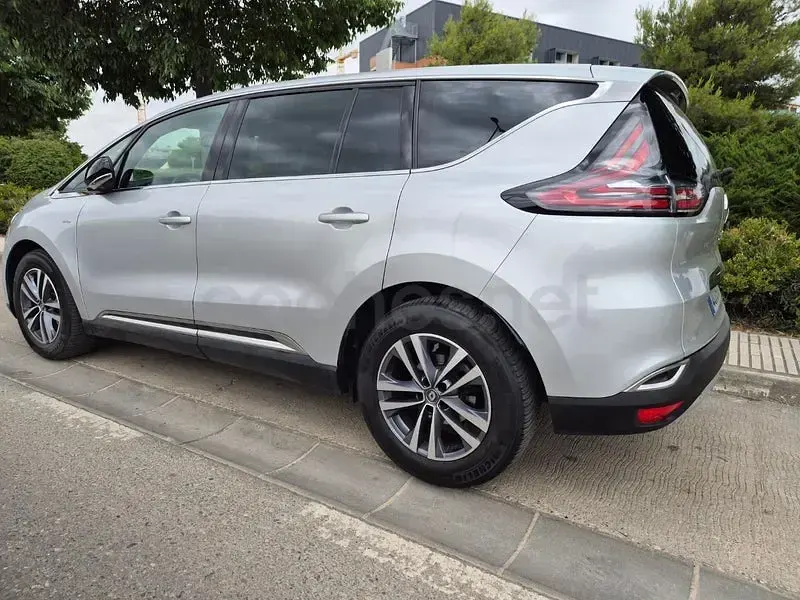 Usado Renault Espace Intens 160 CV (117 kW) 2019 Gris / plata Monovolumen