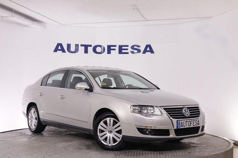 Usado VW Passat 105 CV (77 kW) 2010 Plata Berlina