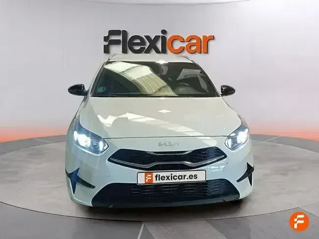 Usado Kia Ceed Style 100 CV (73 kW) 2025 Blanco Utilitario