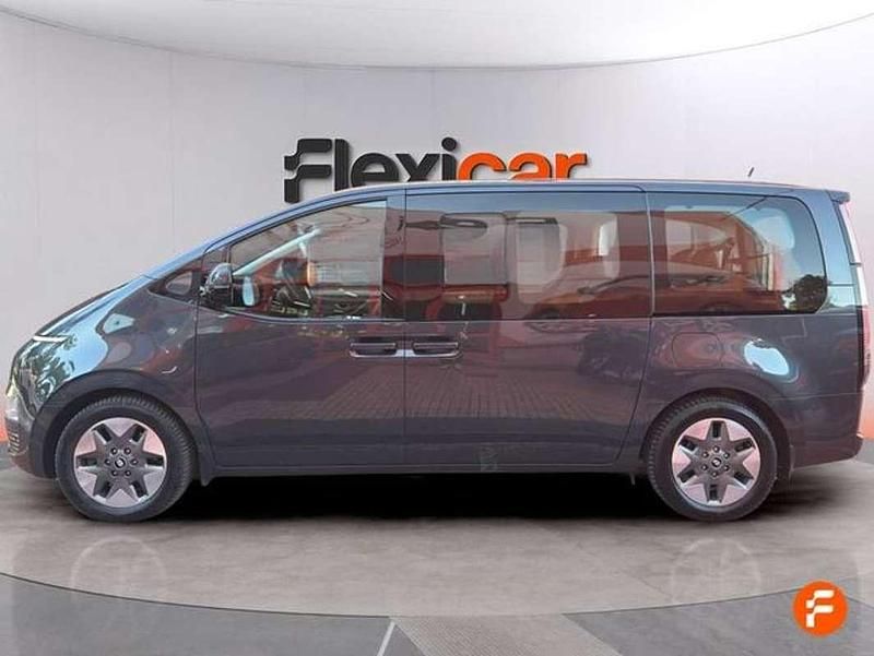 Usado Hyundai Staria 177 CV (130 kW) 2023 Gris Monovolumen