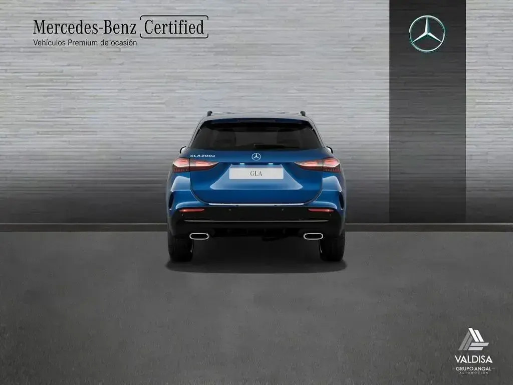 Usado Mercedes GLA200 AMG line 150 CV (110 kW) 2025 Azul espectra SUV