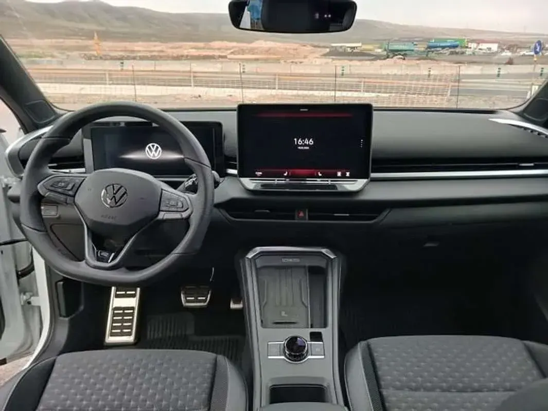 Usado VW T-Roc R-line 150 CV (110 kW) 2025 Blanco SUV