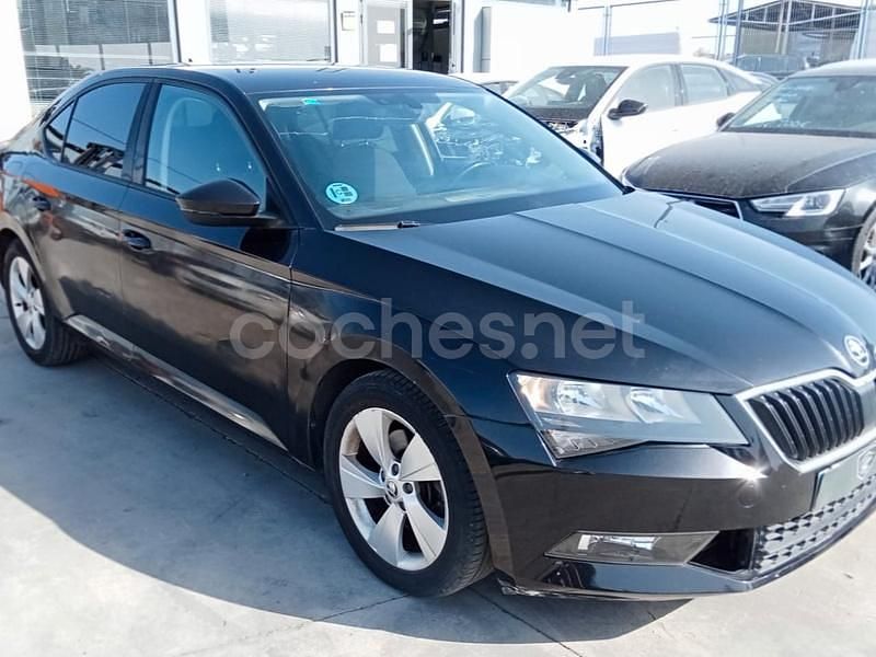 Negro Usado 2018 Skoda Superb Ambition Berlina | 11.500 € (Super precio) - Imagen 1/4