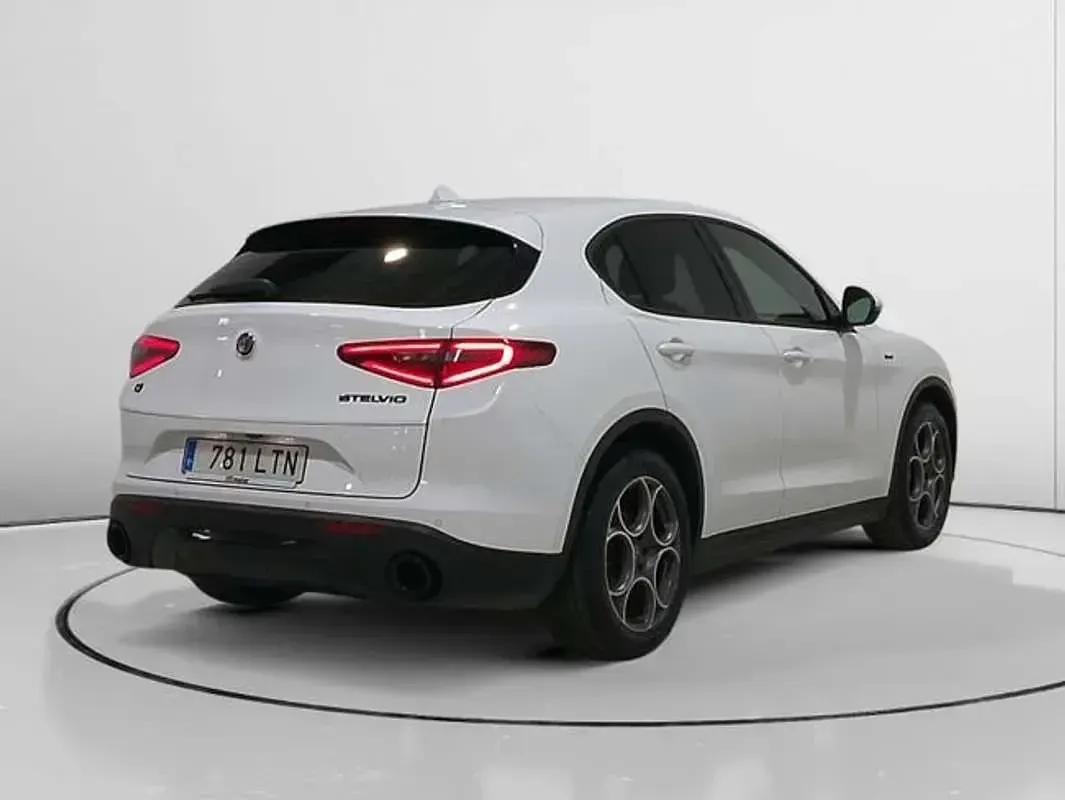 Usado Alfa Romeo Stelvio Sprint 190 CV (139 kW) 2021 Blanco SUV
