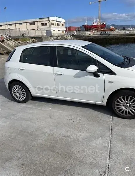 Usado Fiat Punto Easy 75 CV (55 kW) 2014 Blanco Utilitario