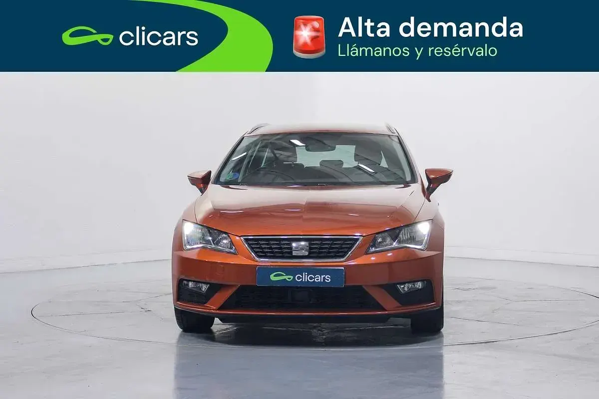 Usado Seat Leon ST Style 110 CV (80 kW) 2018 Naranja Familiar