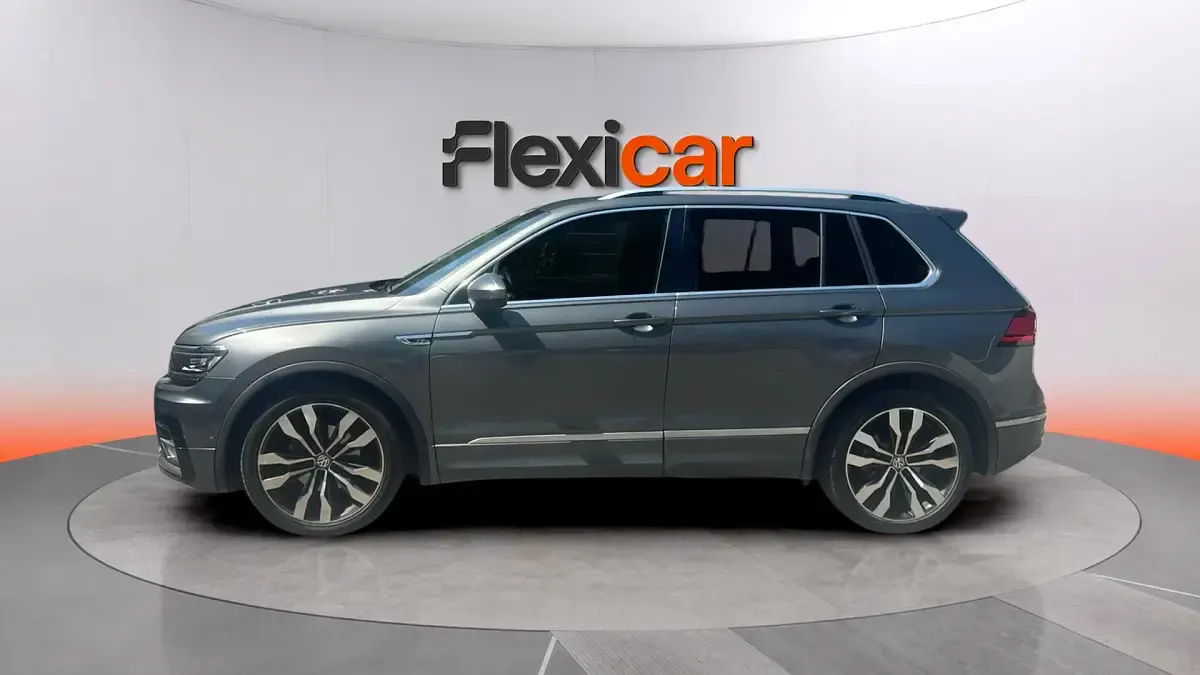 Usado VW Tiguan Sportline 150 CV (110 kW) 2019 Gris SUV