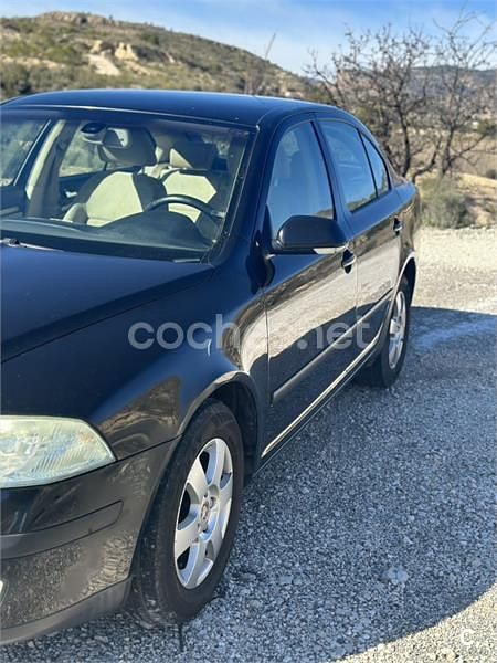 Usado Skoda Octavia Elegance 140 CV (102 kW) 2005 Negro Berlina
