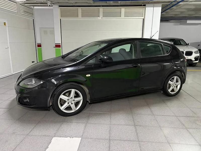 Käytetty Seat Leon Reference 90 HP (66 kW) 2012 Musta