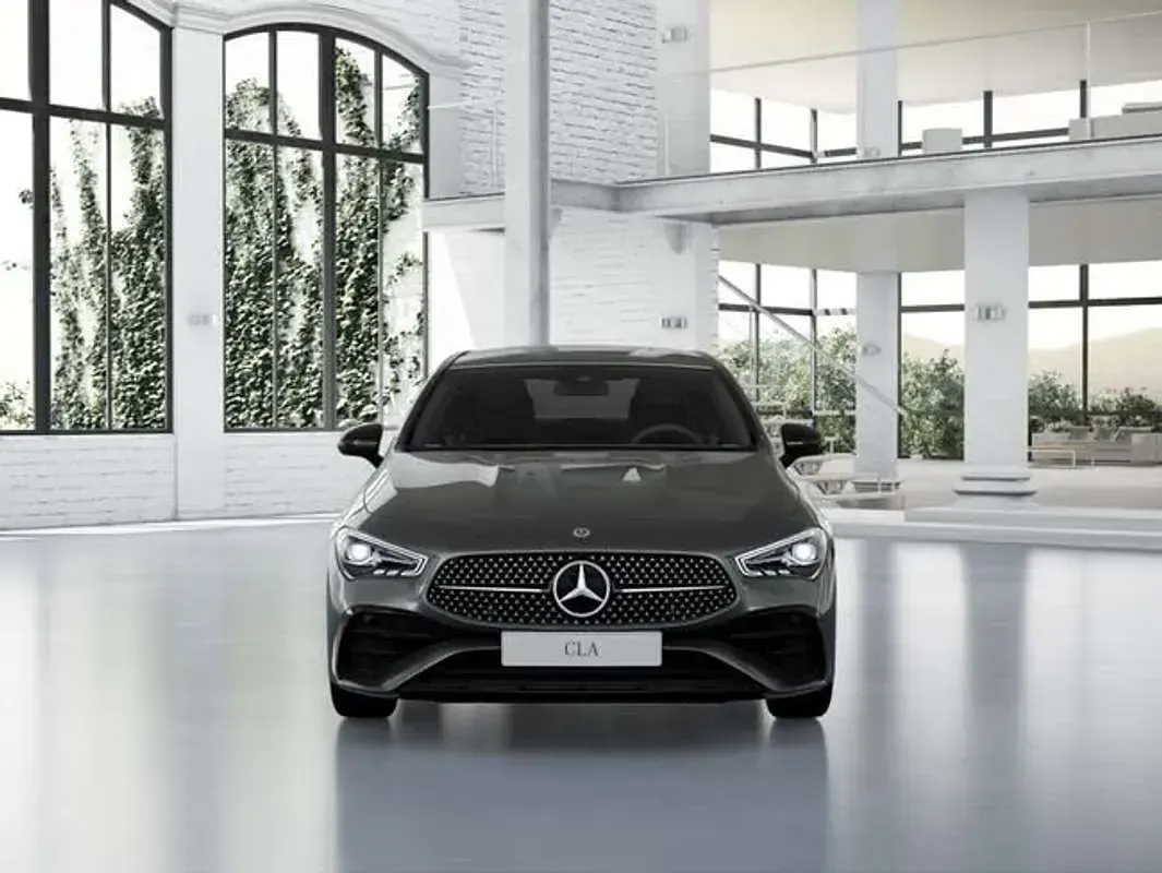 Usado Mercedes CLA220 190 CV (139 kW) 2025 Gris Berlina