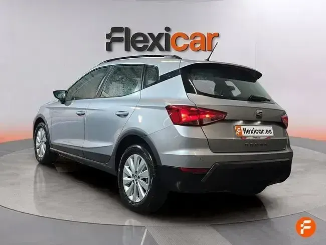 Usado Seat Arona Style 110 CV (80 kW) 2021 Gris SUV