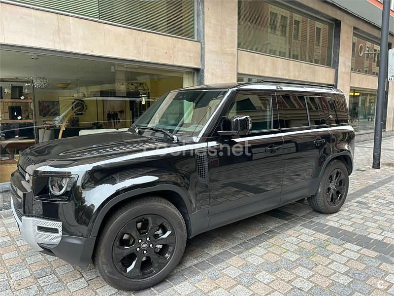 Negro Usado 2023 Land Rover Defender SE SUV | 81.000 € - Imagen 1/4
