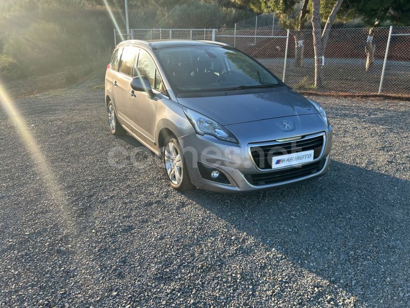 Gris / plata Usado 2014 Peugeot 5008 Allure Monovolumen | 9900 € (Un poco caro) - Imagen 1/4