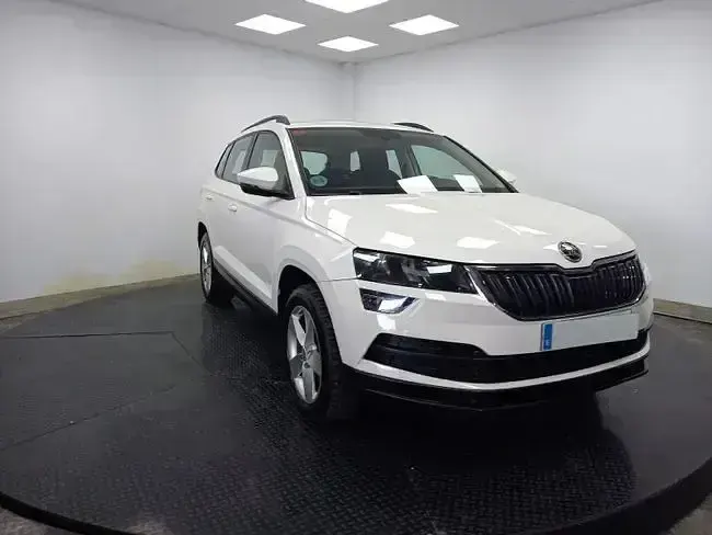 Usado Skoda Karoq Ambition 150 CV (110 kW) 2021 Blanco SUV