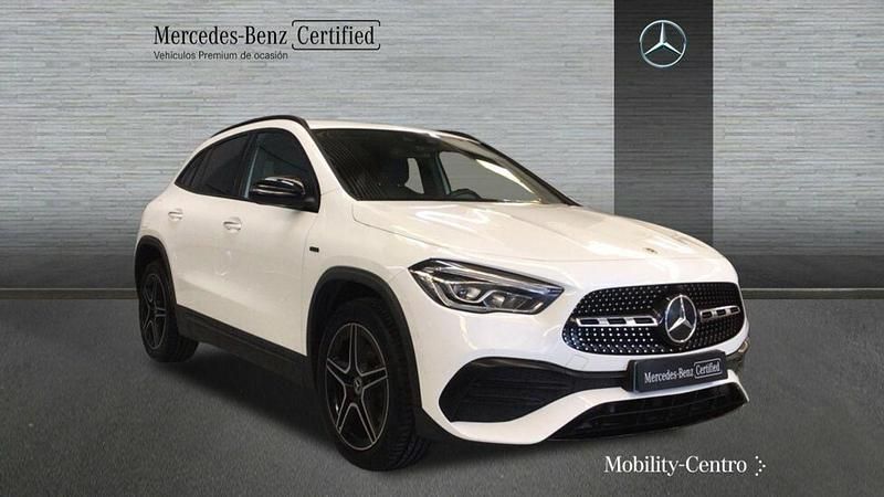 Usado Mercedes GLA250 AMG line 217 CV (159 kW) 2020 Blanco polar  pintura unicolor SUV