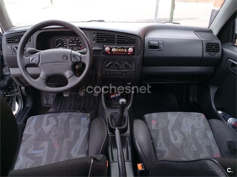 Usado VW Golf III GT 100 CV (73 kW) 1997 Gris / plata Berlina