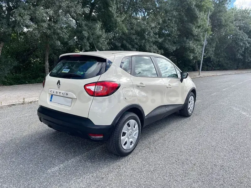 Usado Renault Captur Life 90 CV (66 kW) 2015 Beige SUV