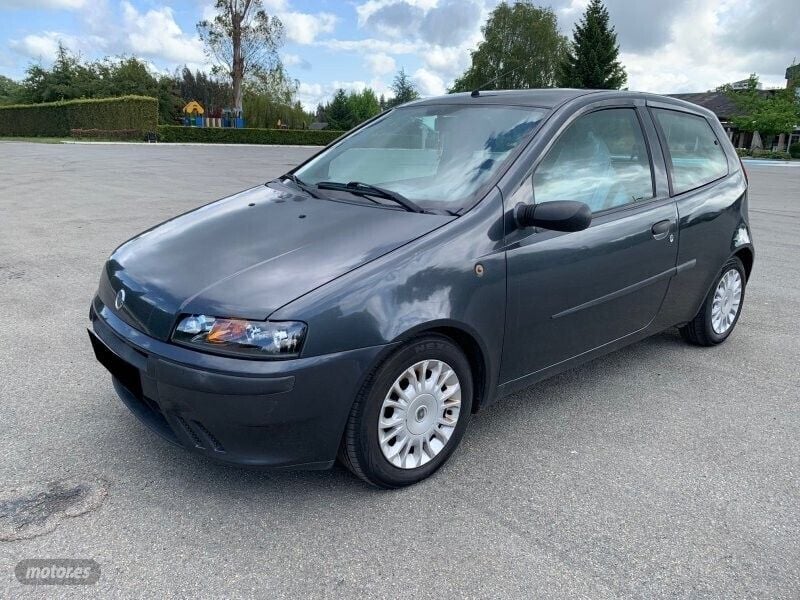 Usado Fiat Punto Dynamic 85 CV (62 kW) 2003 Gris Utilitario